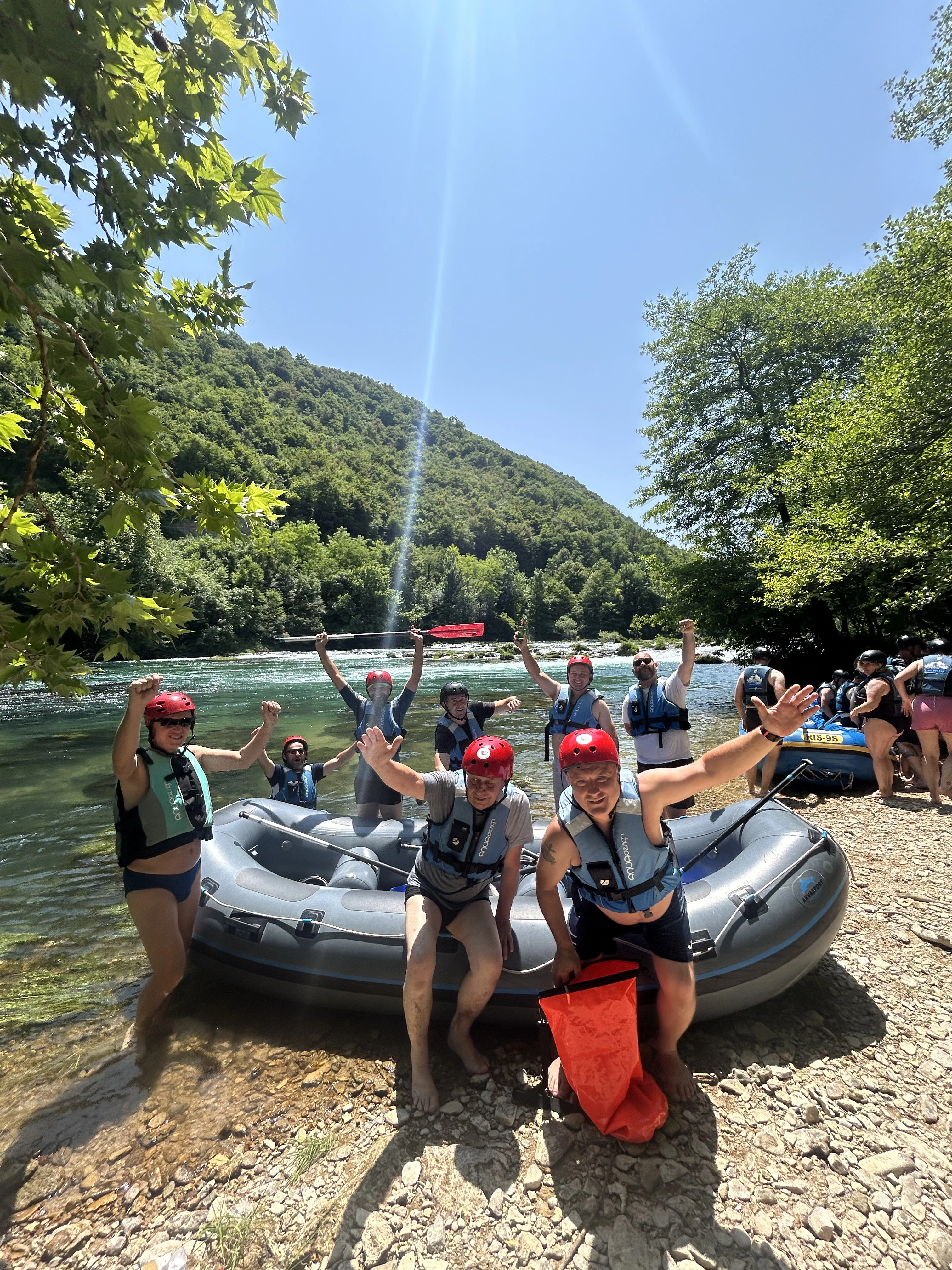 Kostela – ekipa na pješčanoj plaži